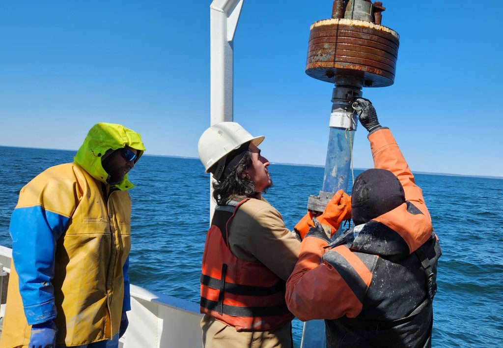 LDEO team prepares sediment core for deployment